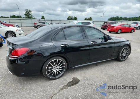 2021 Mercedes-Benz C 300 z USA, uszkodzony, nr VIN W1KWF8DBXMR632823